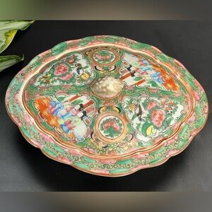 Antique 19th Century Chinese Famille  Rose Medallion Porcelain Covered Dish